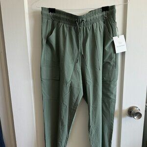 NWT We Wander Commuter pants. Size M